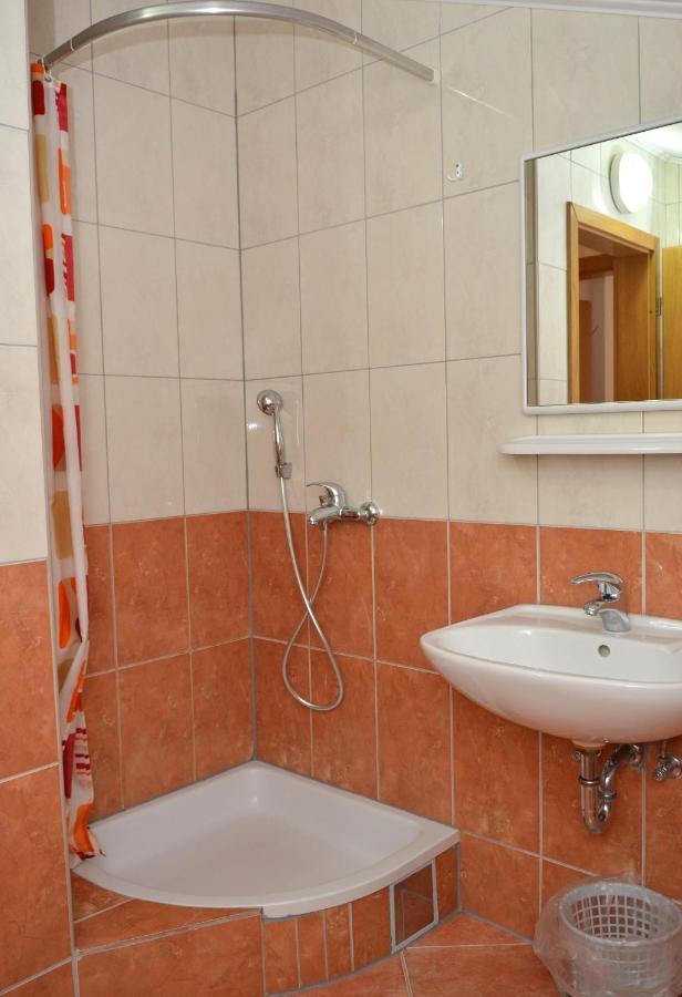 Apartments By The Sea Gradac, Makarska - 13681 格拉达茨 外观 照片