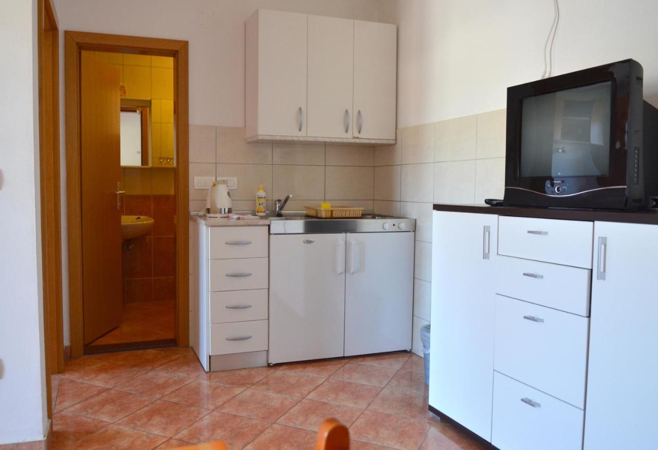 Apartments By The Sea Gradac, Makarska - 13681 格拉达茨 外观 照片
