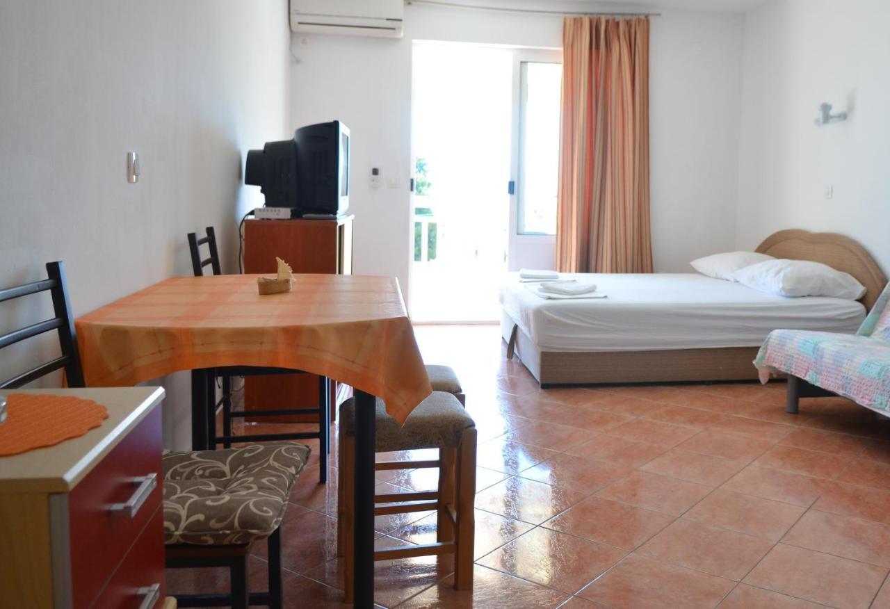 Apartments By The Sea Gradac, Makarska - 13681 格拉达茨 外观 照片